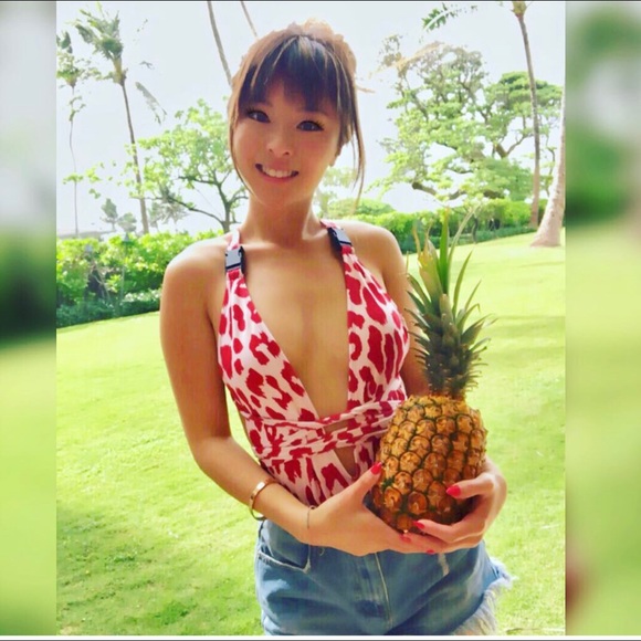 Meet your Posher, Alice - Picture 1 of 2